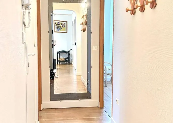 Nid Moderne A Et Pres Des Grands Axes 롱위